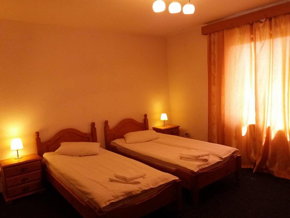 Hotel Maier Hunedoara Exterior photo