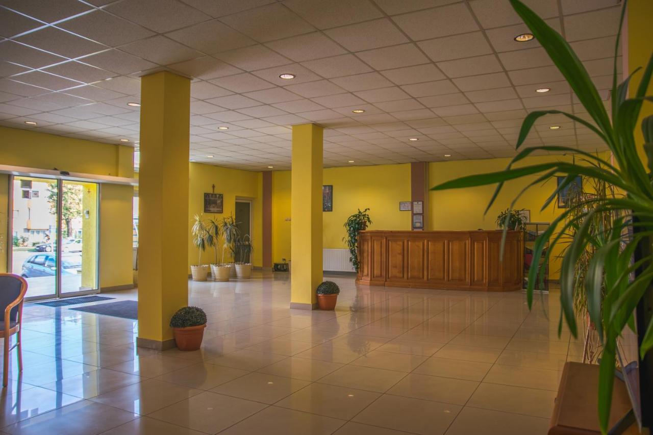 Hotel Maier Hunedoara Exterior photo